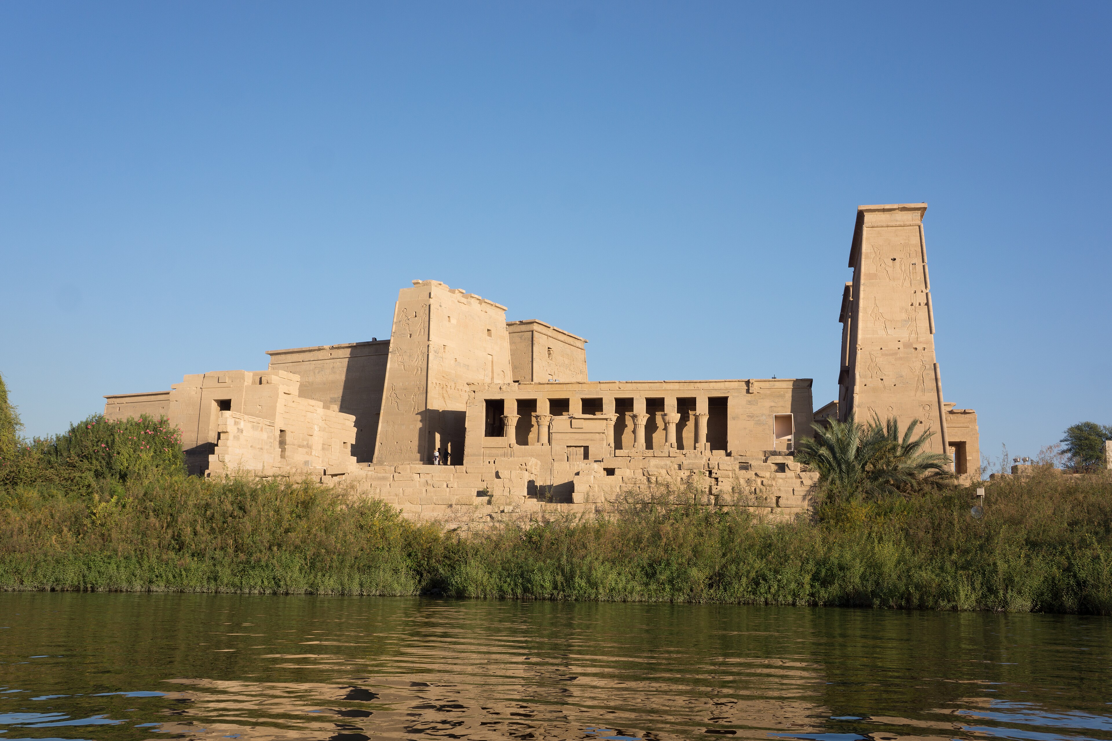 Le temple d'Isis à Philae, vu depuis le Nil